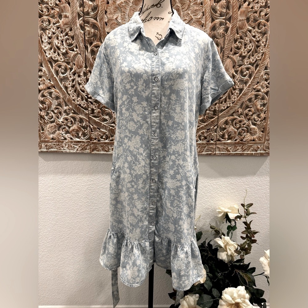 Velvet Heart Light Blue Floral Chambray Shirt Style Ruffle Bottom Dress- size L